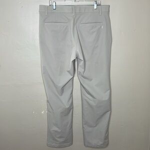UNDER ARMOUR Straight Leg Tech pants Cream Stretchy Flat Front Light Weight 38